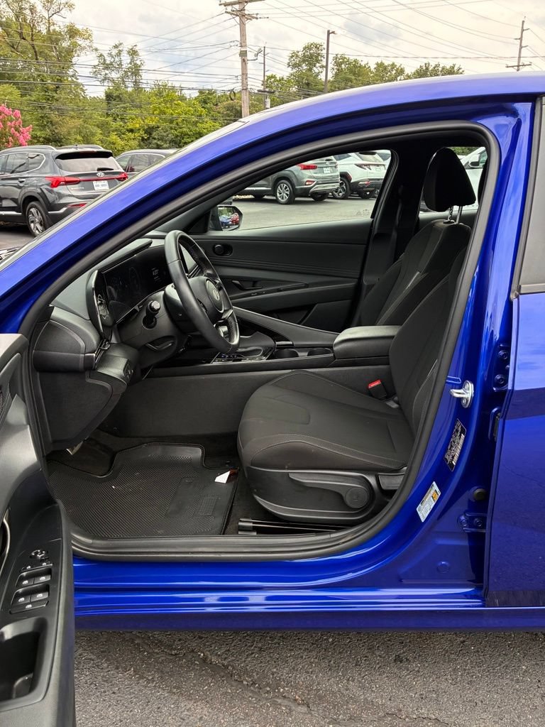 Used 2025 Hyundai Elantra SEL FWD image 24