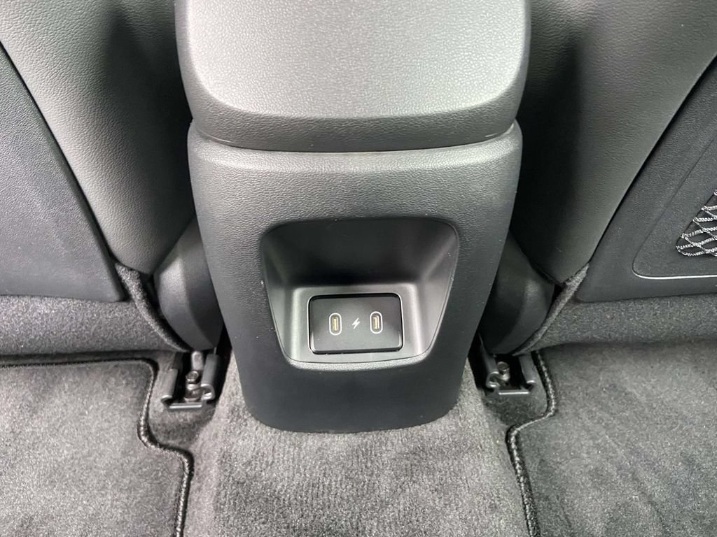 Used 2025 Hyundai Elantra Limited FWD image 19