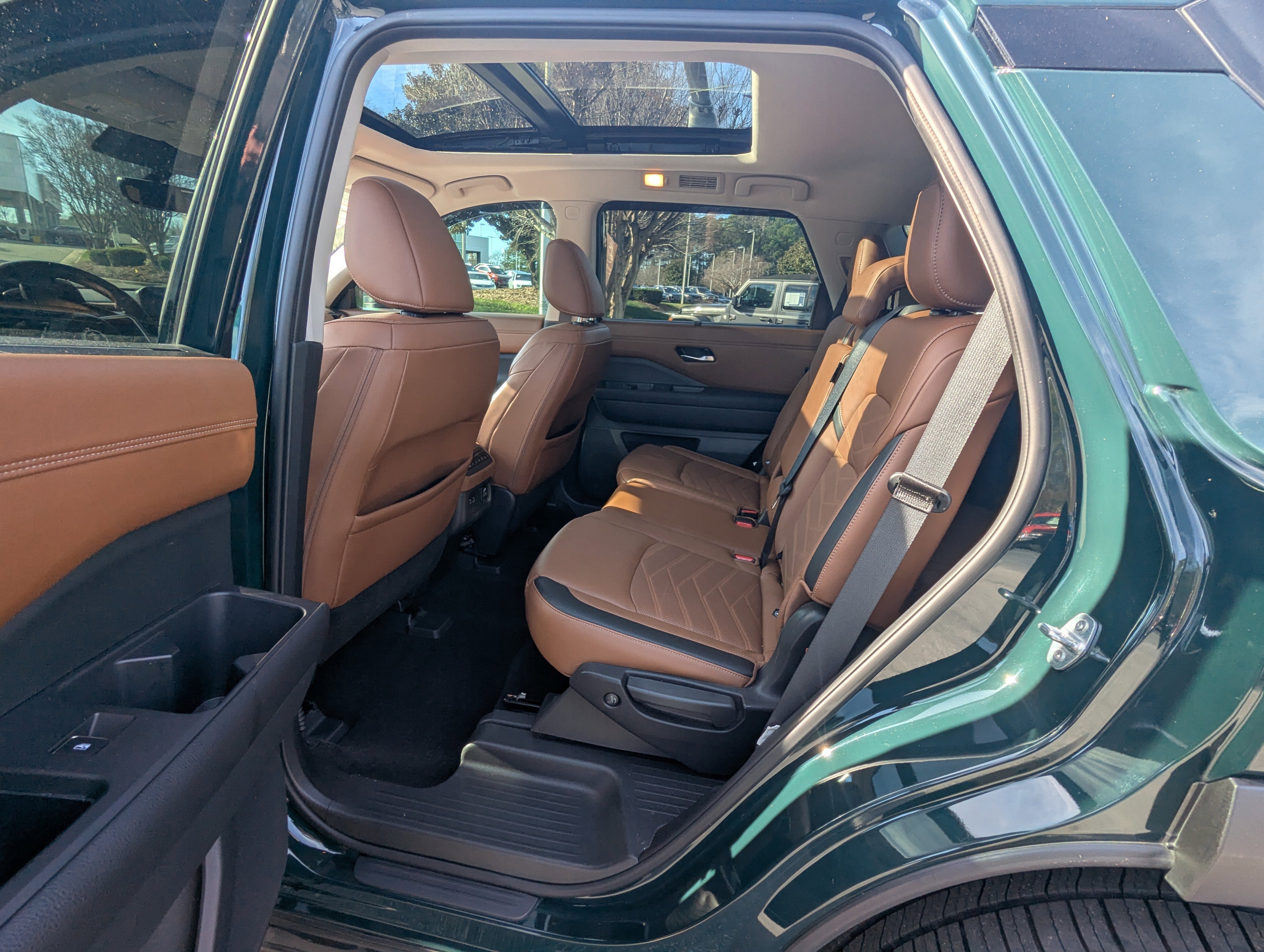 Used 2023 Nissan Pathfinder Platinum w/ Cargo Package image 11