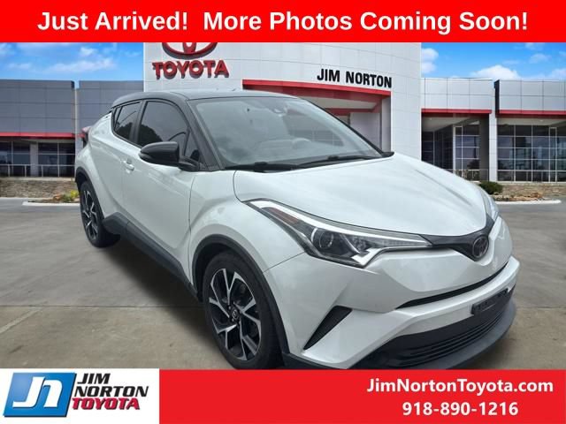 Used 2019 Toyota C-HR XLE FWD image 1