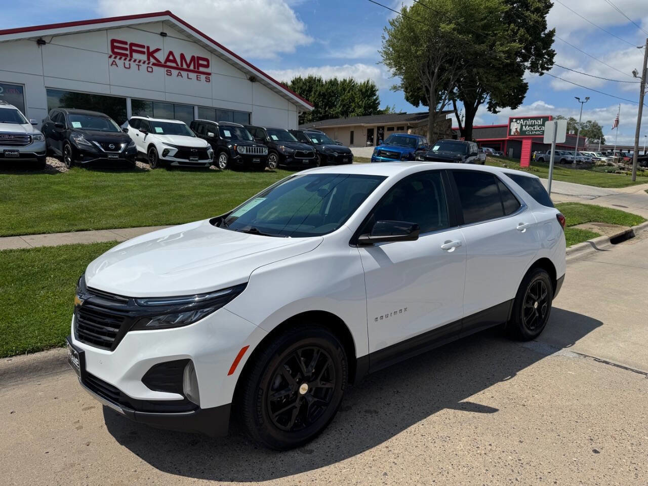 Used 2022 Chevrolet Equinox LT image 1