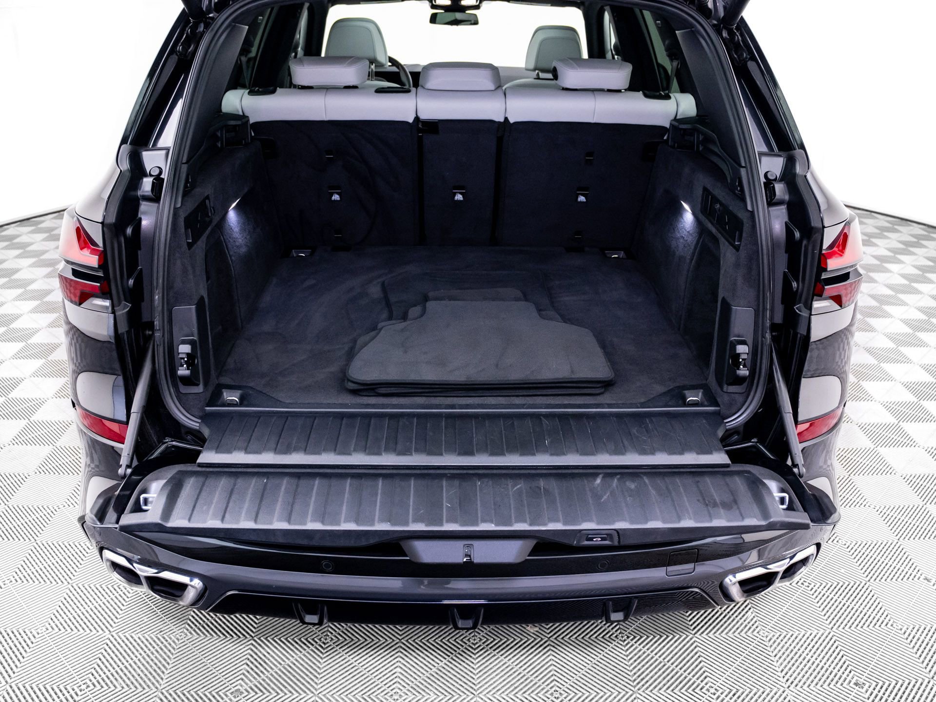 Certified 2026 BMW X5 M60i AWD/4WD image 33
