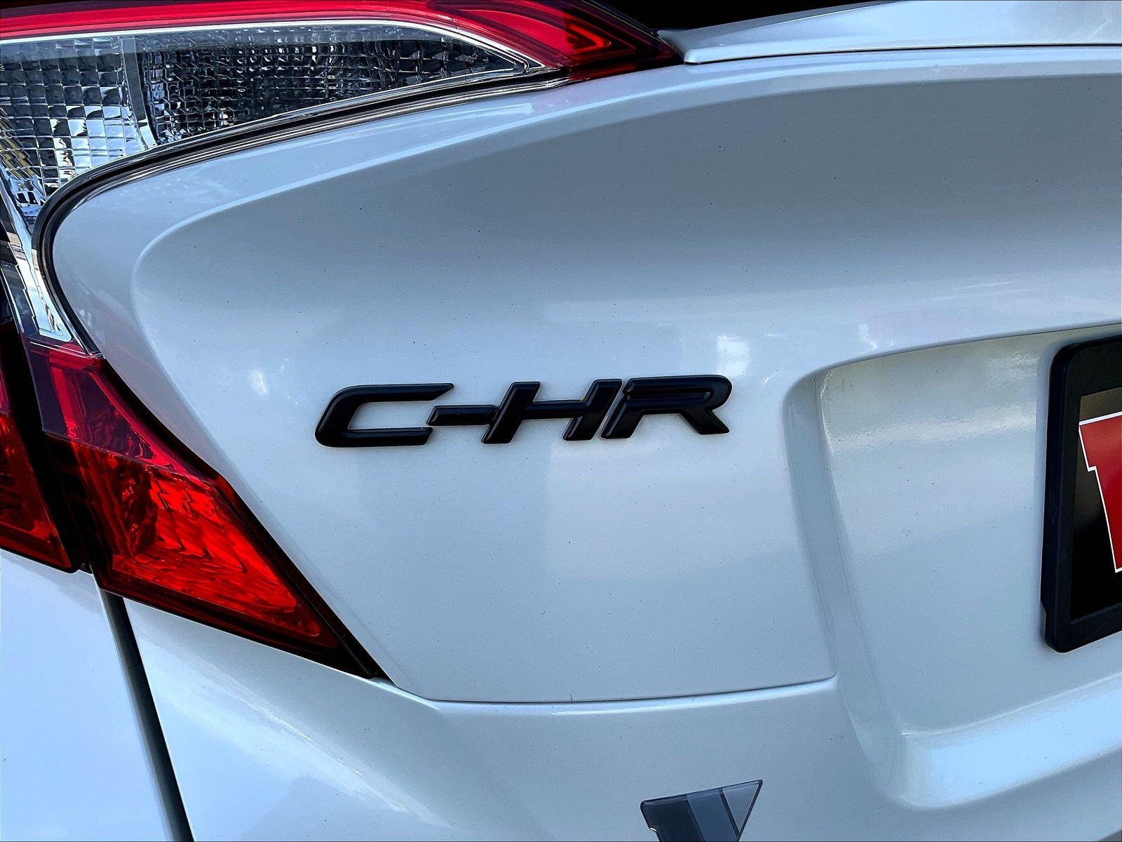 Used 2020 Toyota C-HR XLE FWD image 23