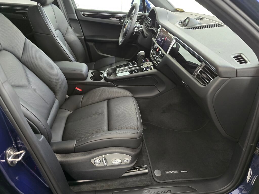 New 2026 Porsche Macan image 22