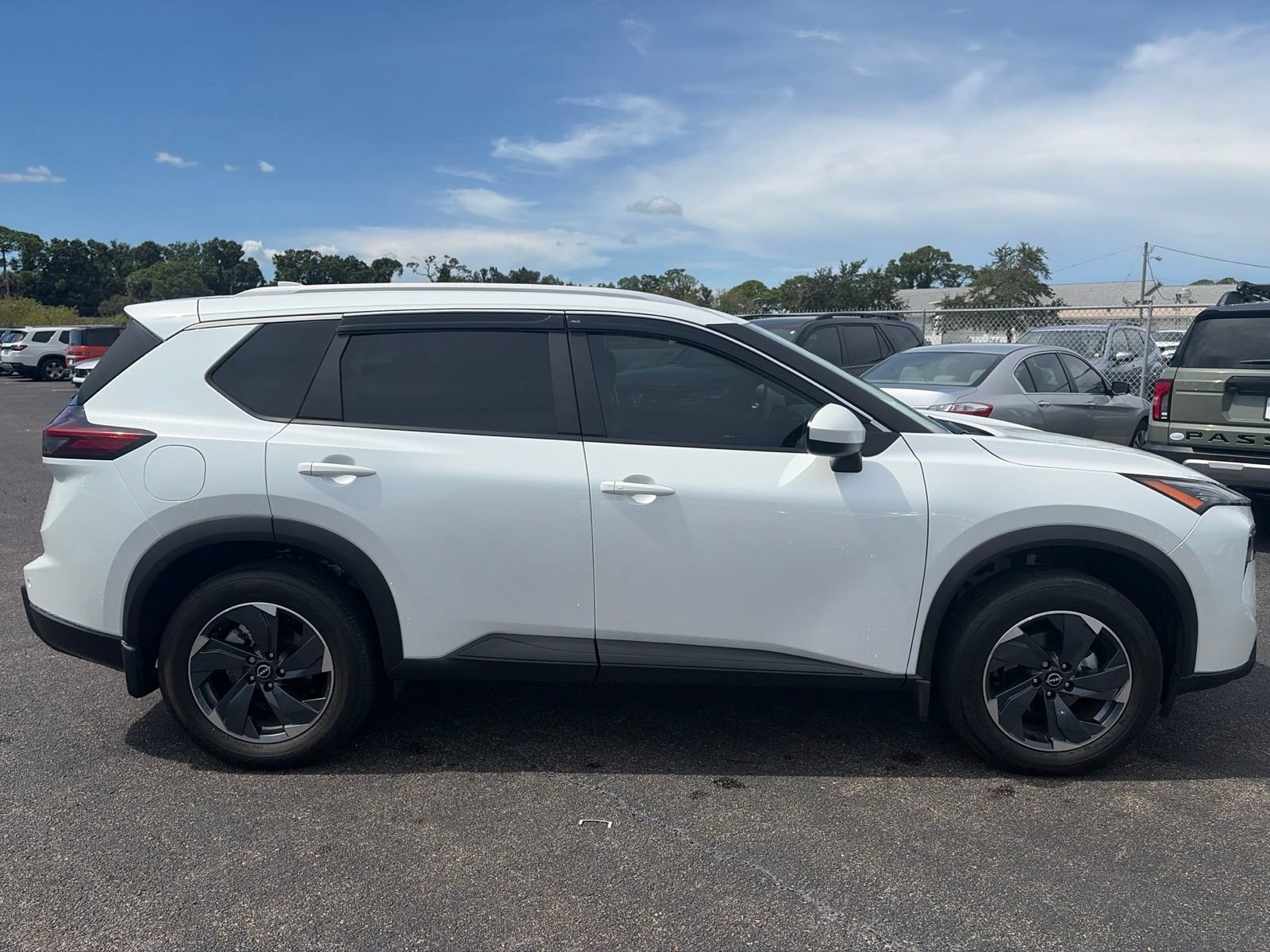 Used 2024 Nissan Rogue SV w/ SV Premium Package FWD image 8