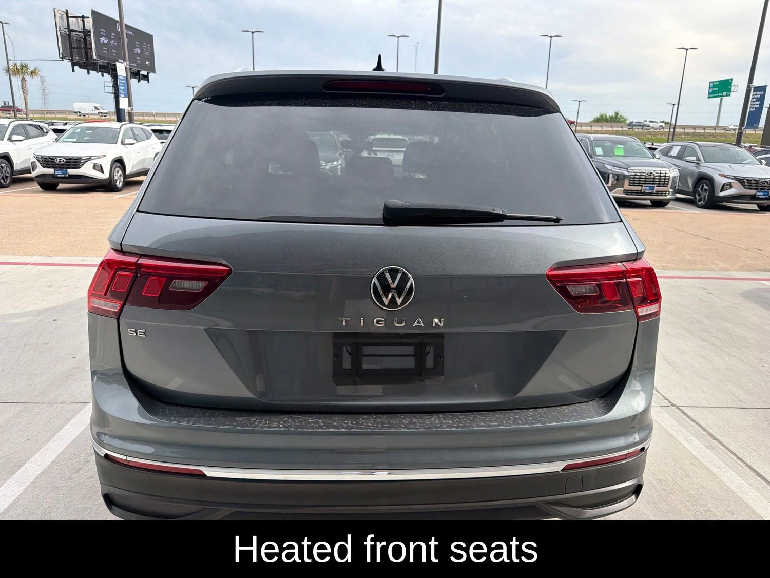 Used 2022 Volkswagen Tiguan SE w/ Panoramic Sunroof Package FWD image 7