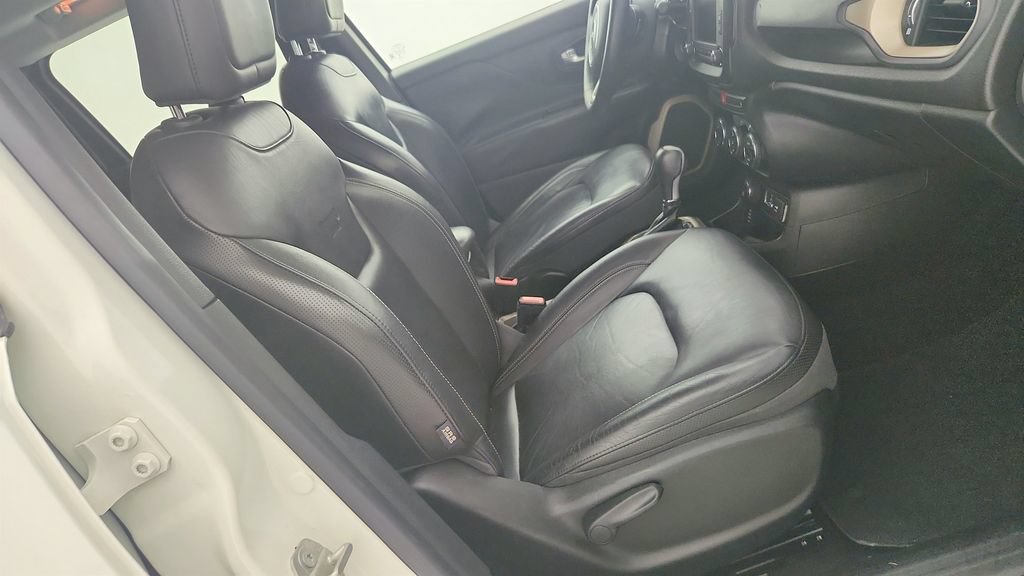Used 2016 Jeep Renegade Limited AWD/4WD image 30