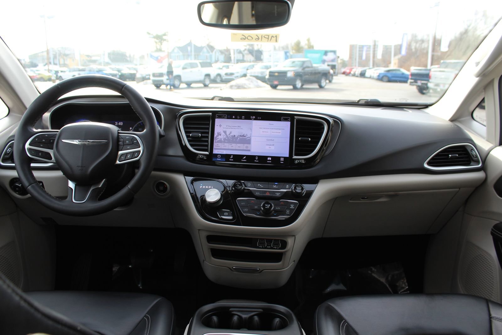Used 2023 Chrysler Pacifica Touring-L image 10