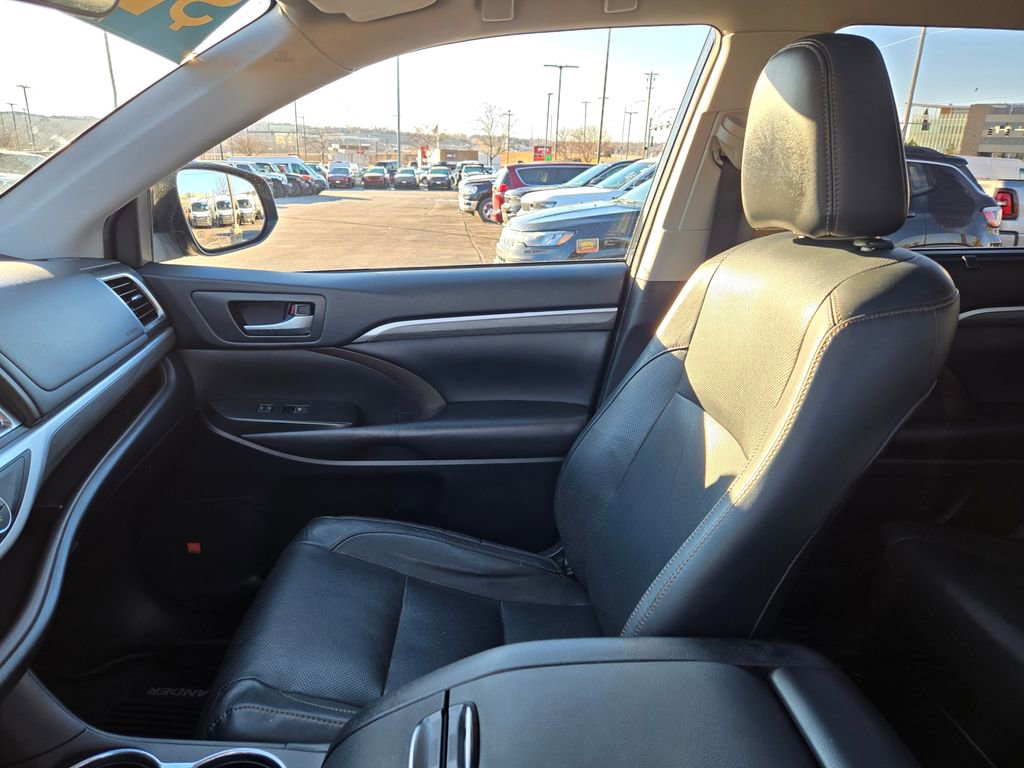 Used 2019 Toyota Highlander Limited Platinum image 22