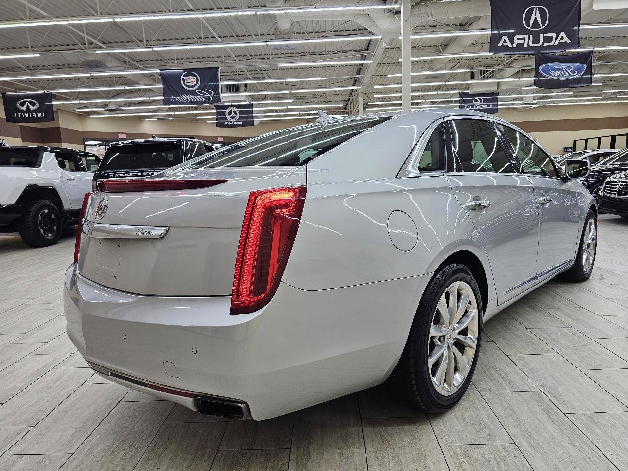Used 2013 Cadillac XTS Luxury FWD image 6