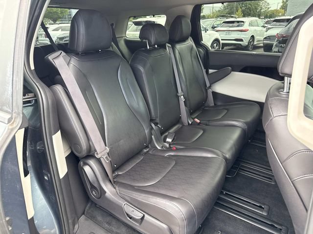 Used 2024 Kia Carnival EX FWD image 11