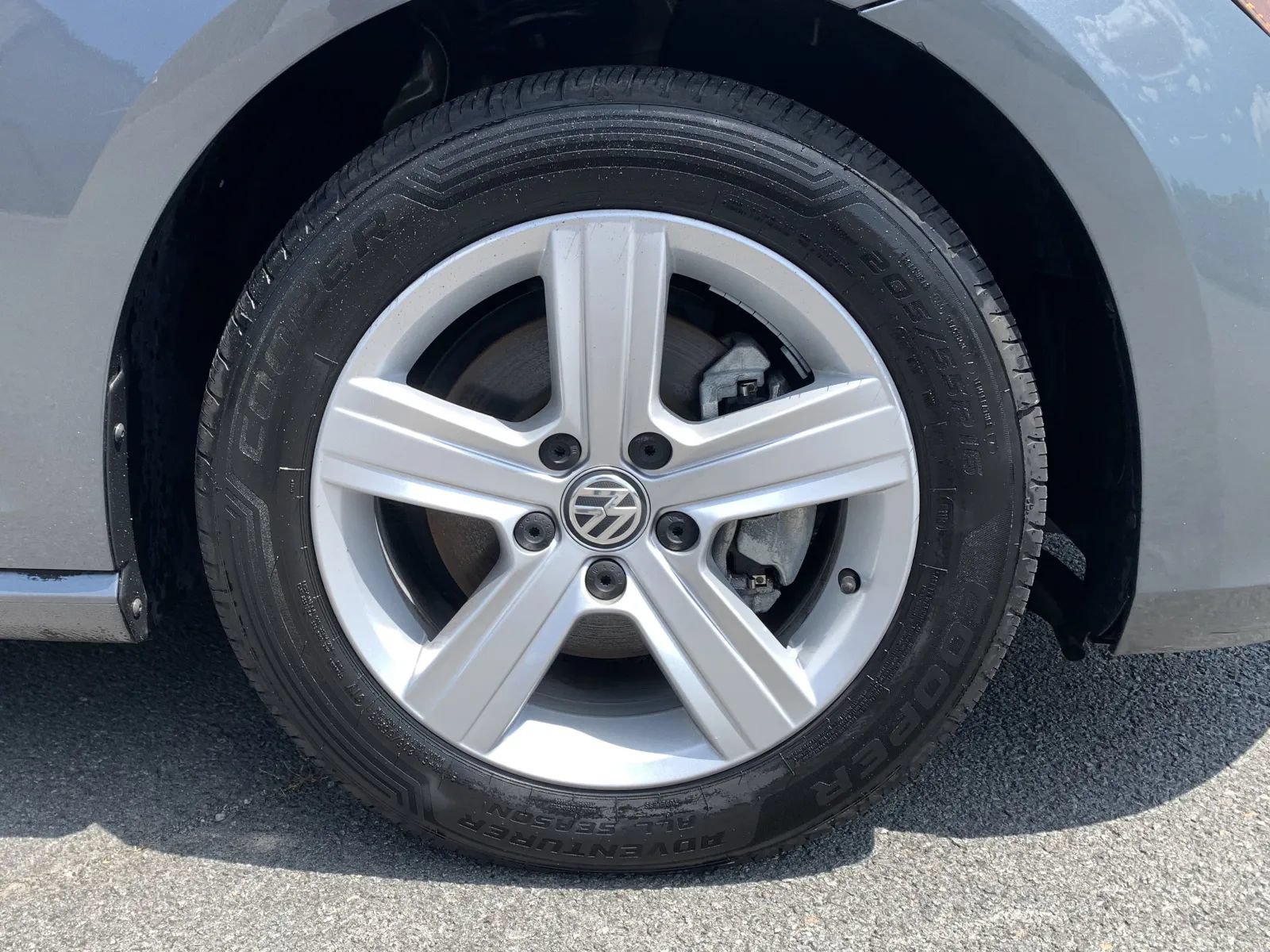 Used 2017 Volkswagen Golf 4-Door FWD image 10
