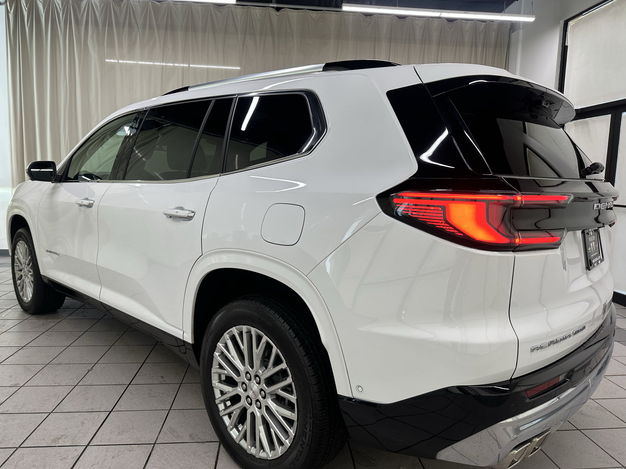 Certified 2026 GMC Acadia Denali w/ Super Cruise Package AWD/4WD image 10