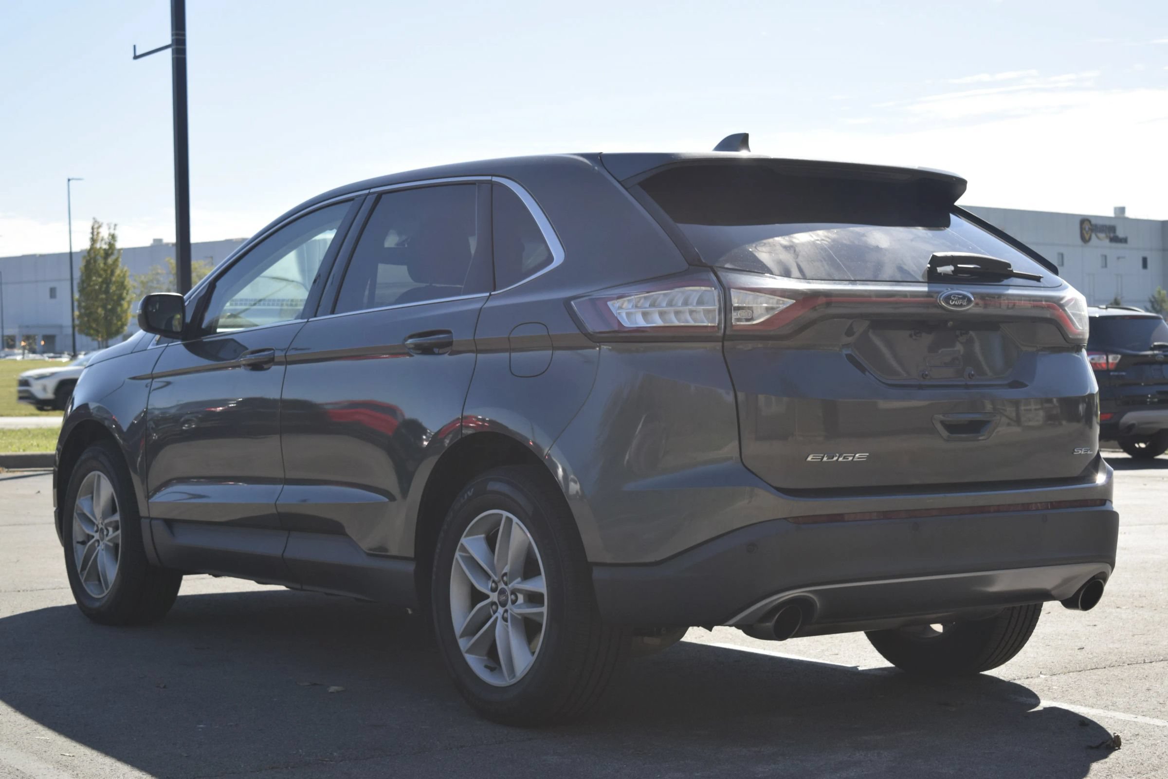 Used 2018 Ford Edge SEL w/ Equipment Group 201A AWD/4WD image 3