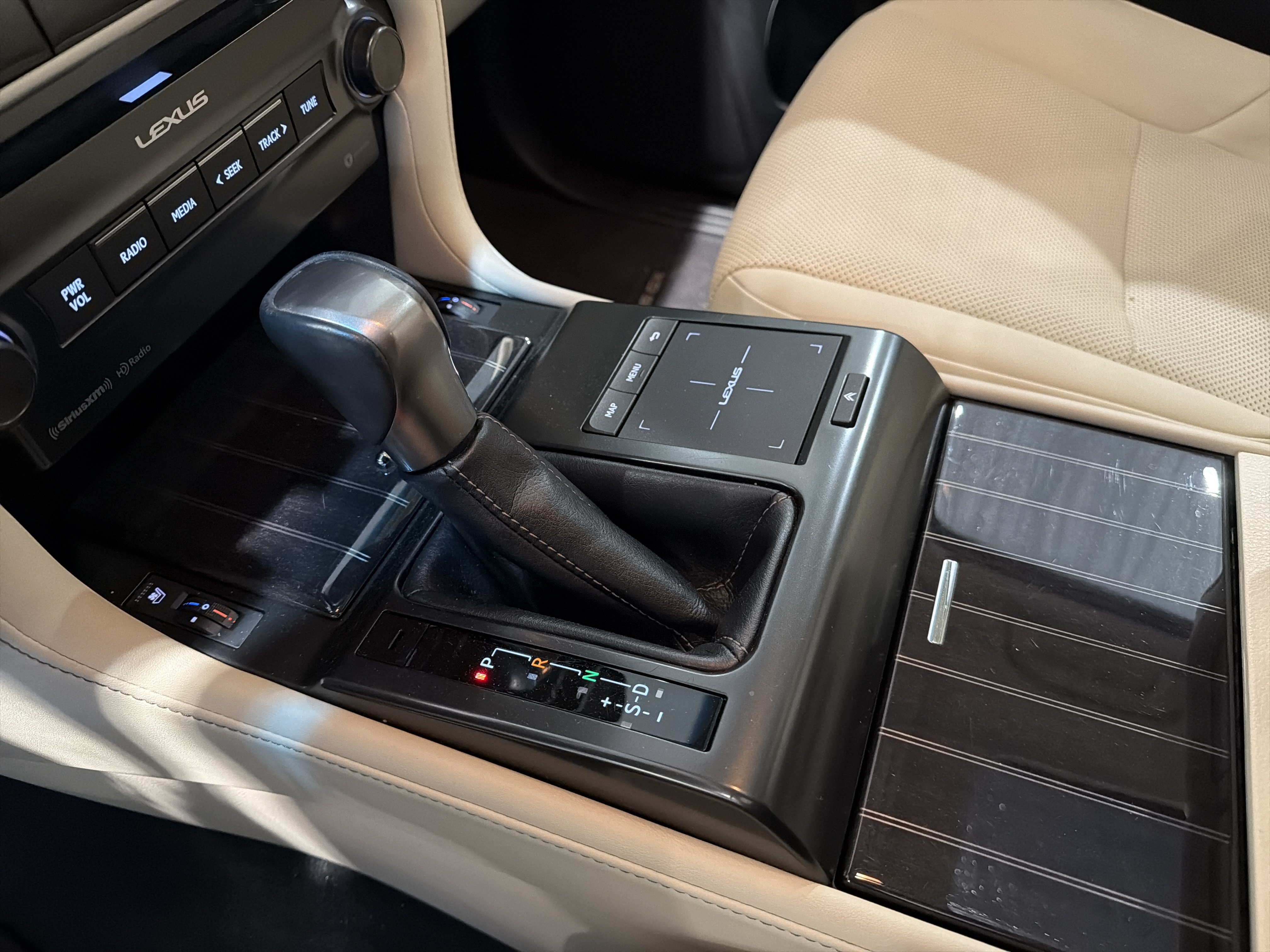 Certified 2023 Lexus GX 460 Premium w/ Premium Package AWD/4WD image 32