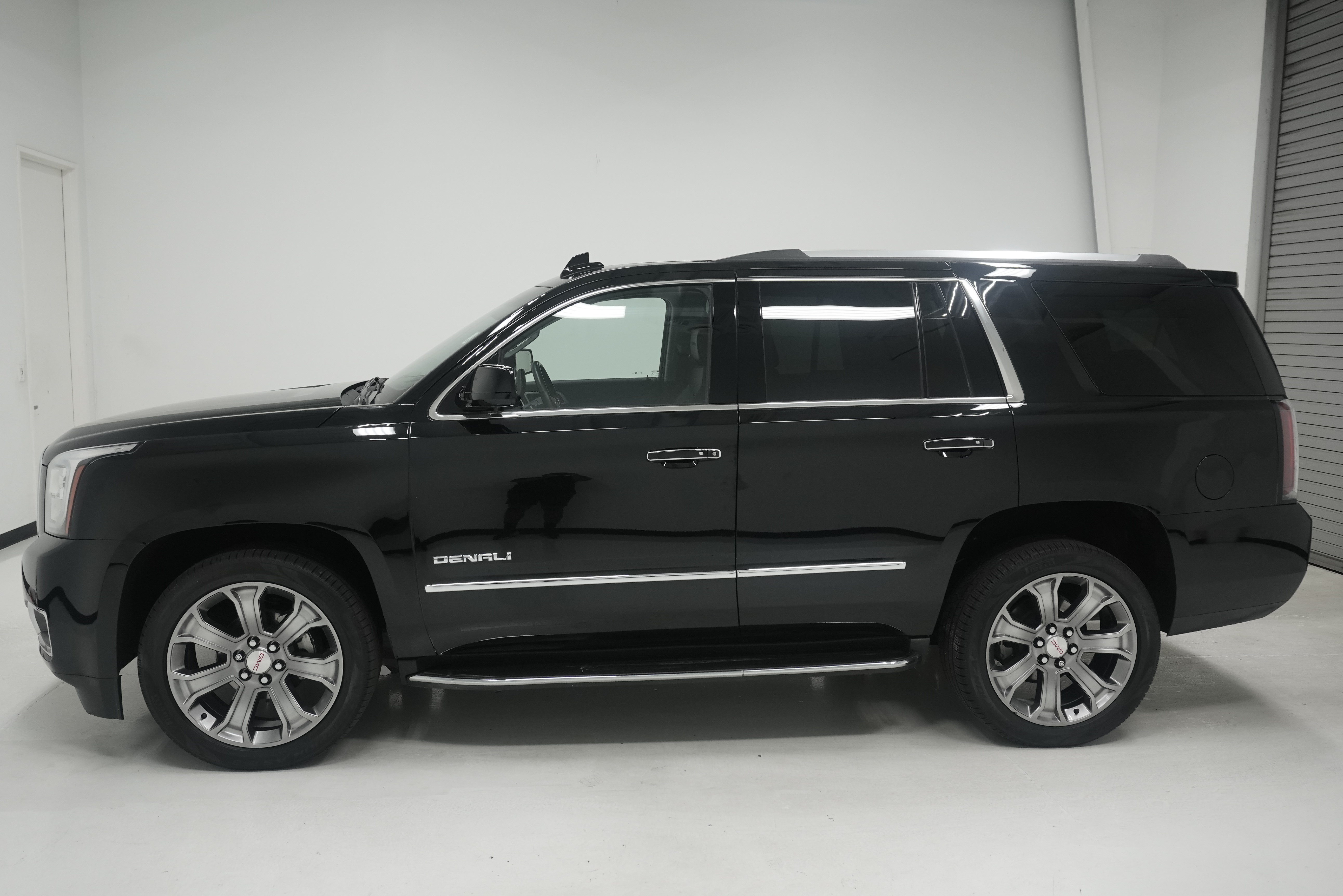 Used 2017 GMC Yukon Denali w/ Open Road Package AWD/4WD image 7