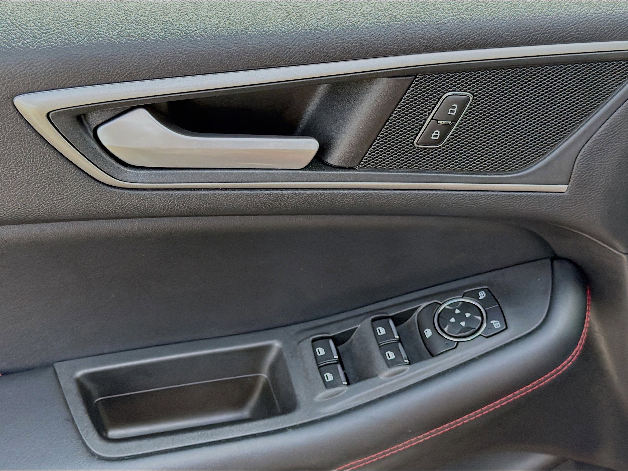 Used 2022 Ford Edge ST-Line image 22