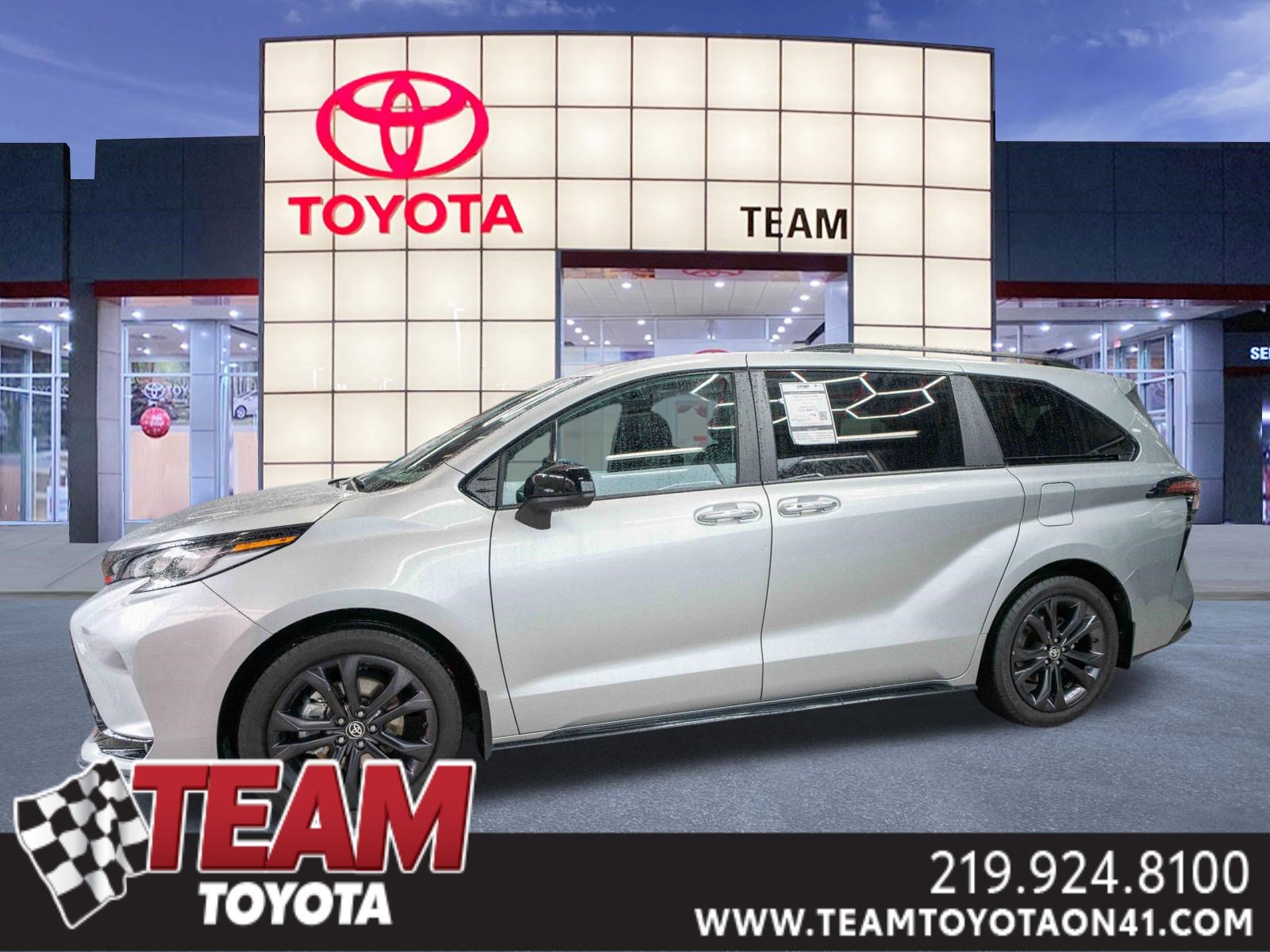 Used 2025 Toyota Sienna XSE image 1