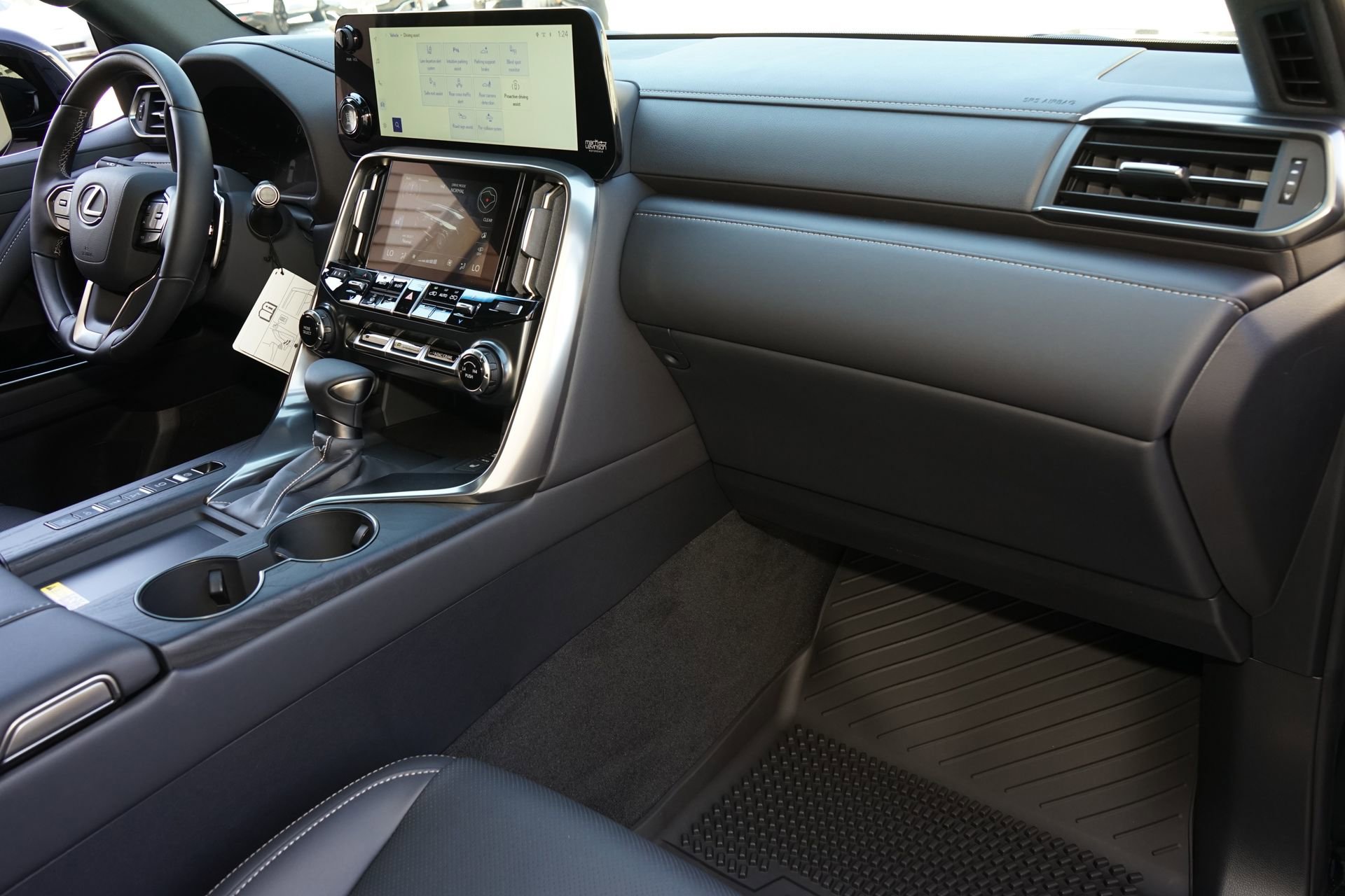 Used 2025 Lexus LX 600 4WD w/ Accessory Package (2T) image 12