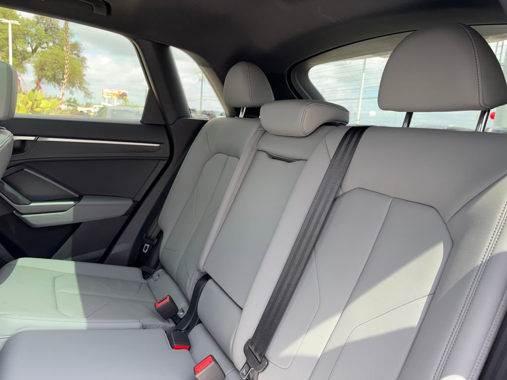 Used 2024 Audi Q3 2.0T Premium Plus w/ Premium Plus Package image 28