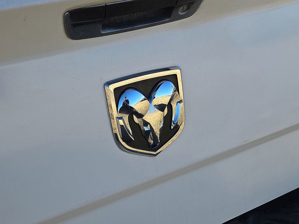 Used 2014 RAM 1500 4x4 Crew Cab w/ Exterior Appearance Group image 13