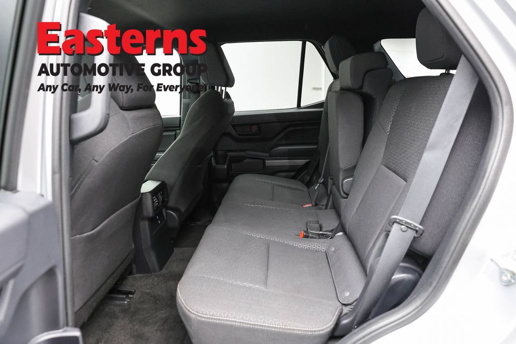 Used 2025 Toyota 4Runner SR5 AWD/4WD image 21