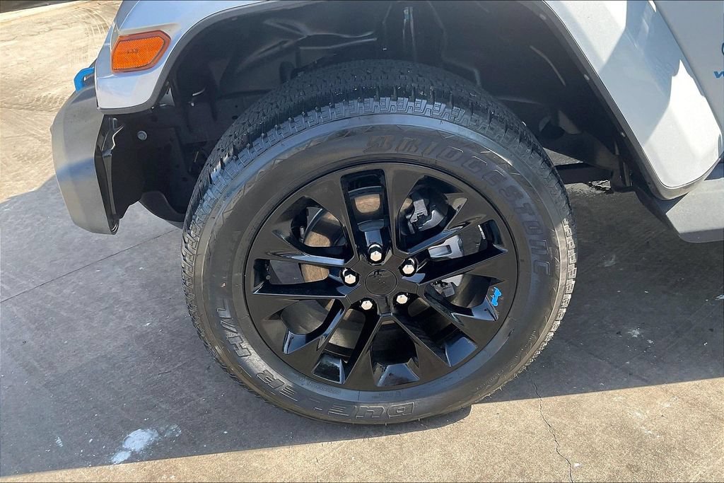 Used 2023 Jeep Wrangler Unlimited Sahara AWD/4WD image 8