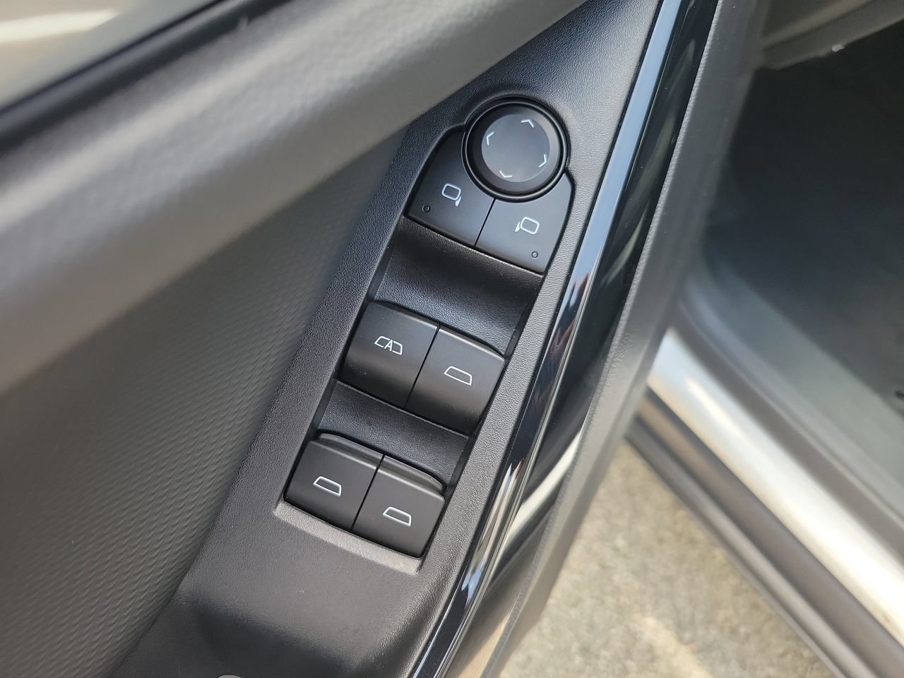 Used 2026 Chevrolet Equinox LT FWD image 13
