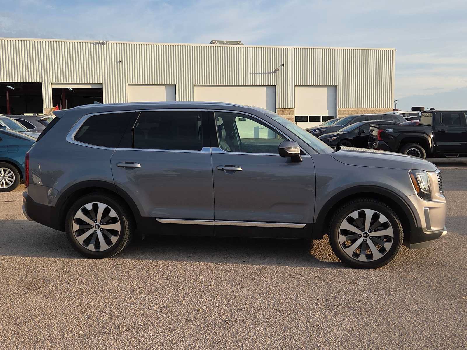 Used 2021 Kia Telluride EX w/ EX Premium Package FWD image 9