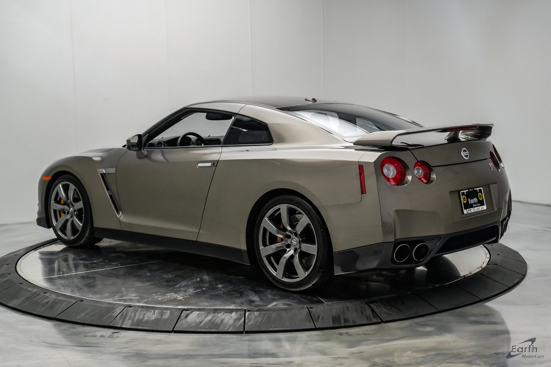 Used 2009 Nissan GT-R Premium AWD/4WD image 13
