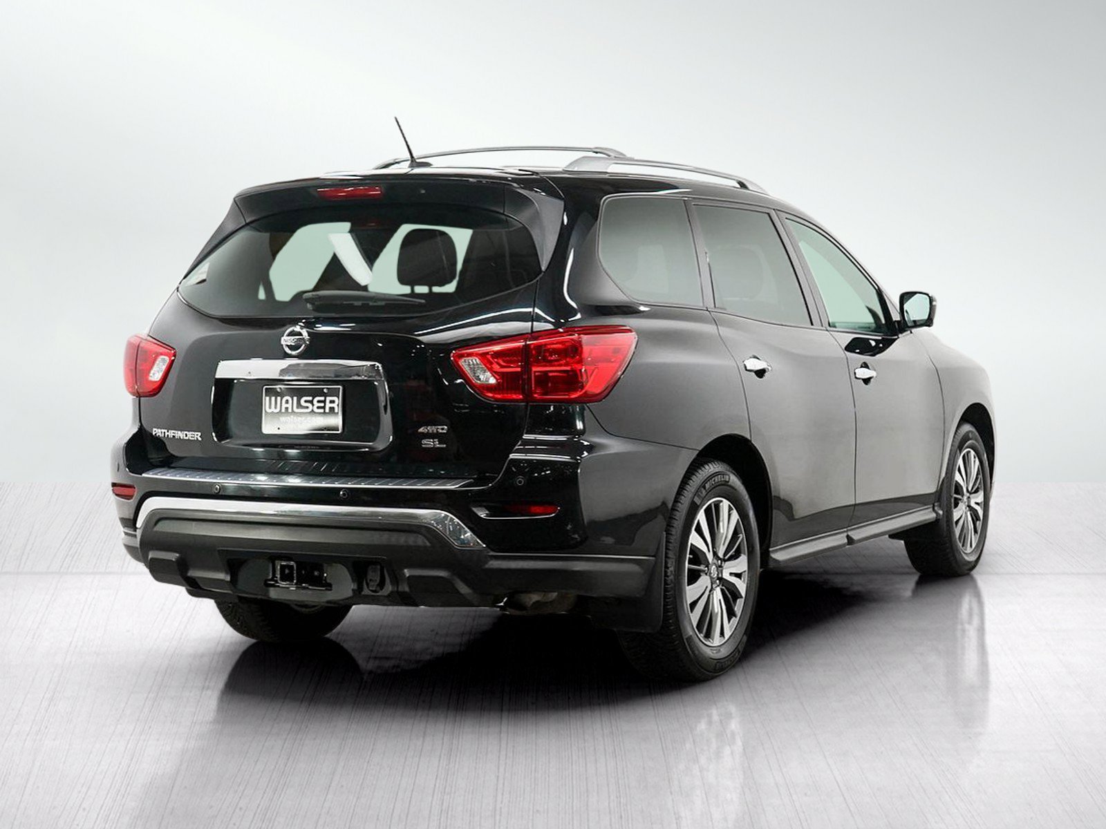 Used 2017 Nissan Pathfinder SL w/ Trailer Tow Package AWD/4WD image 5
