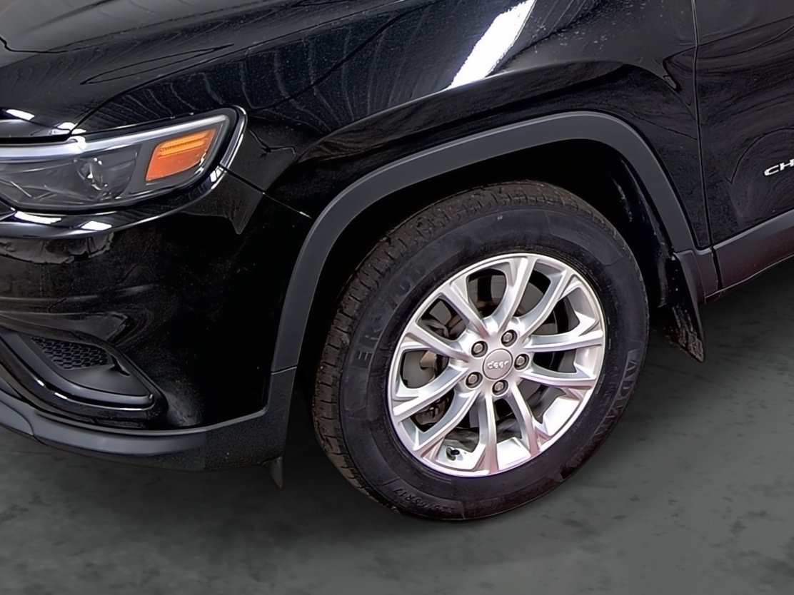 Used 2019 Jeep Cherokee Latitude w/ Cold Weather Group AWD/4WD image 7