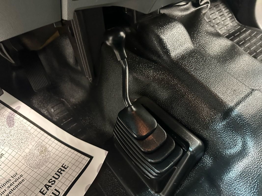 Used 2013 Ford F550 4x4 Crew Cab Super Duty w/ PWR Equipment Group image 23