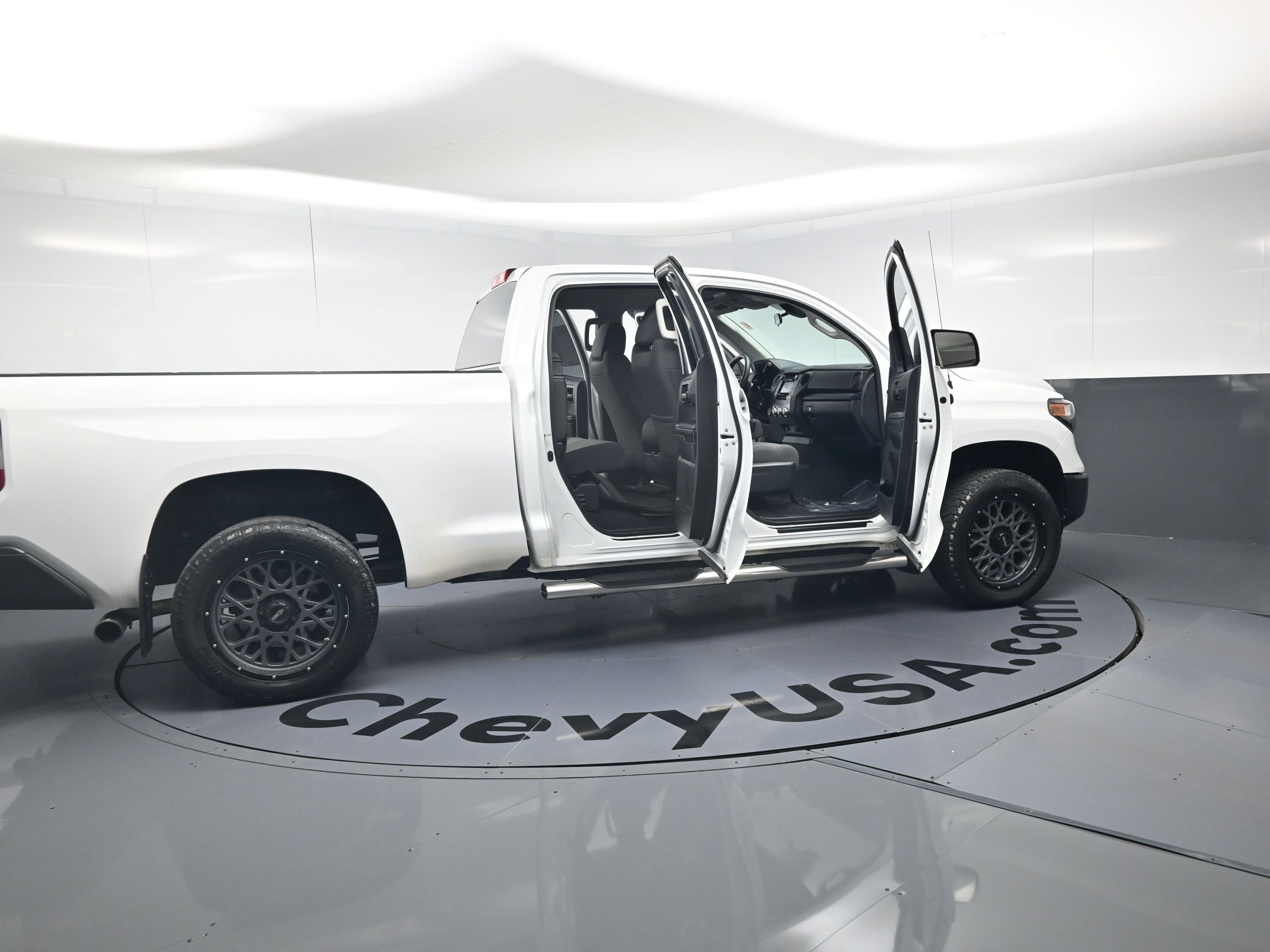 Used 2018 Toyota Tundra SR image 25
