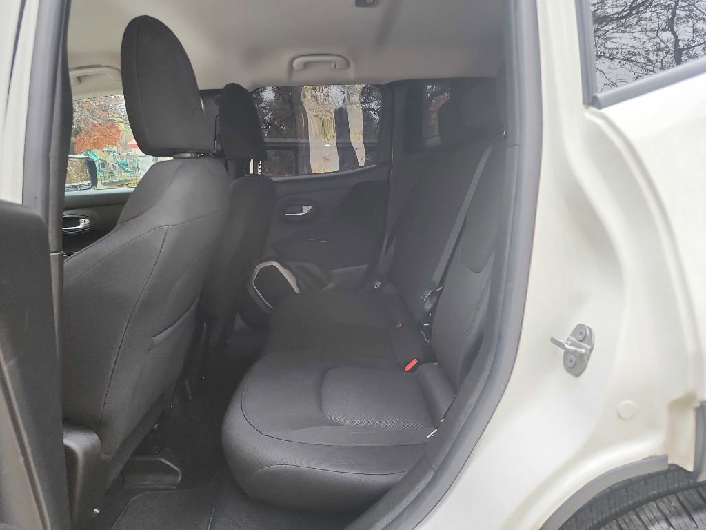 Used 2017 Jeep Renegade Latitude image 32