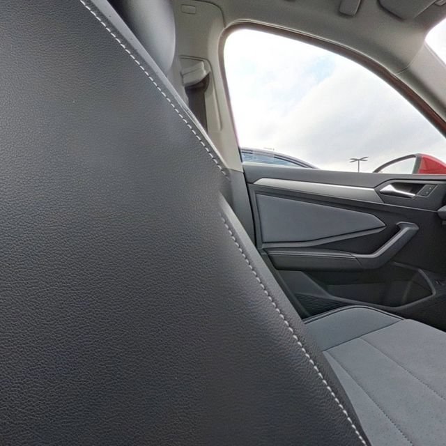 Used 2026 Volkswagen Jetta SE FWD image 28