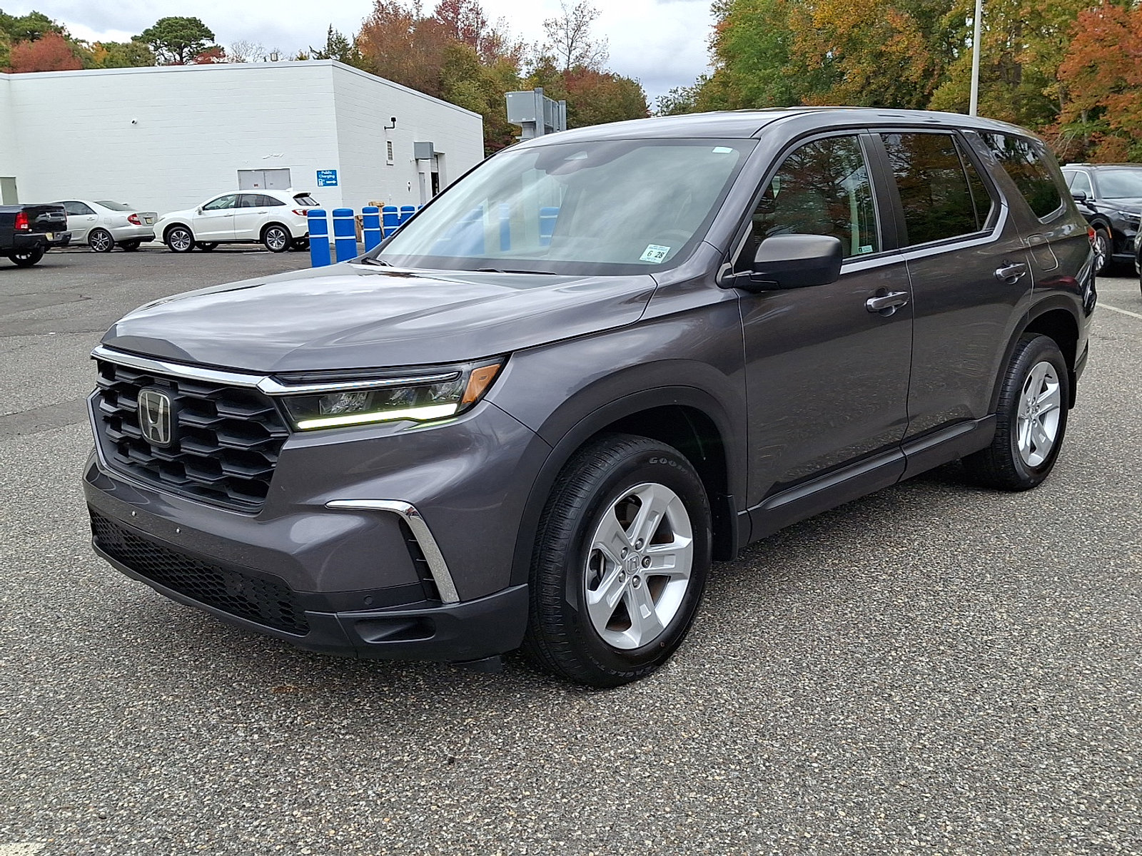 Used 2023 Honda Pilot LX image 5