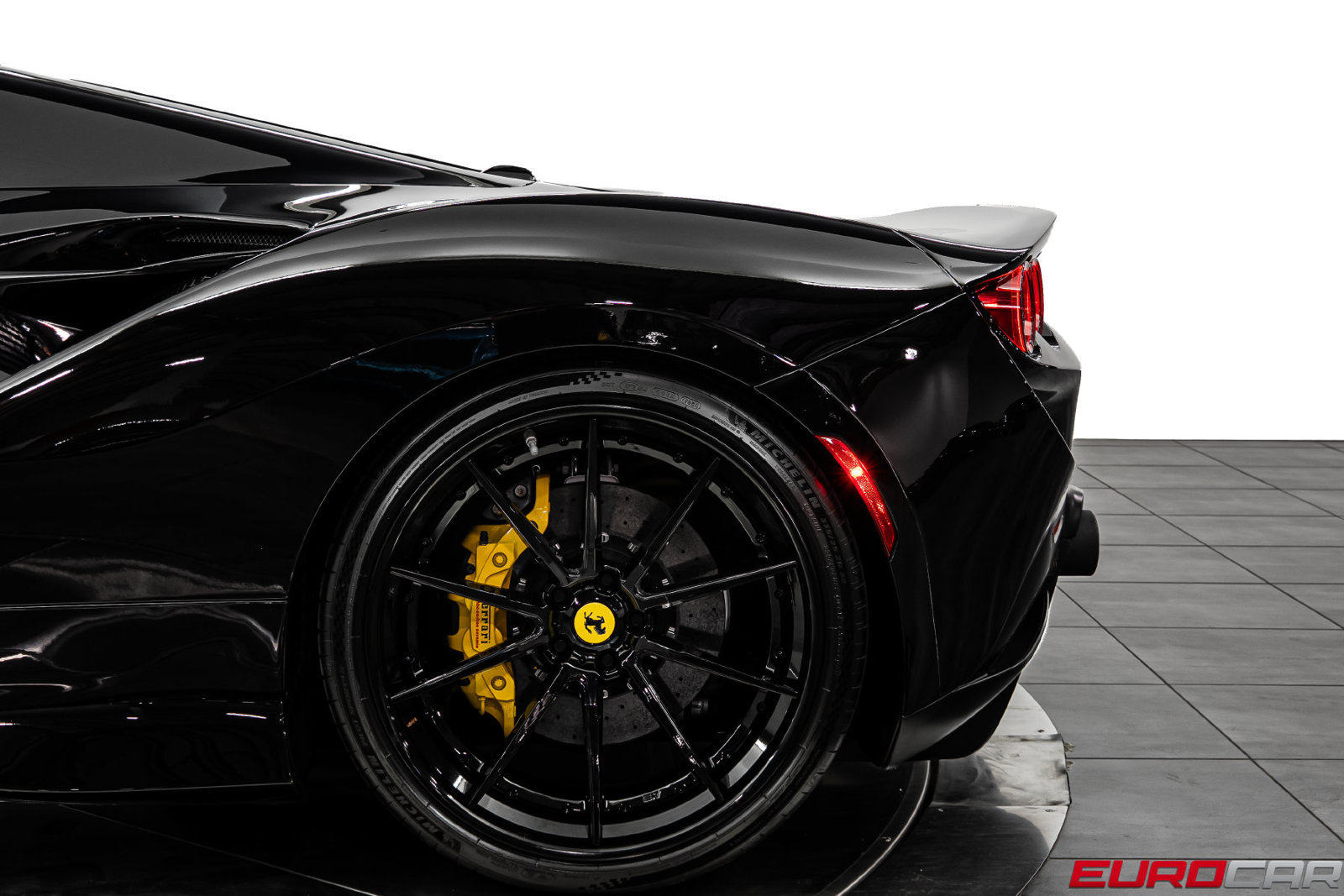 Used 2022 Ferrari F8 Tributo RWD image 19