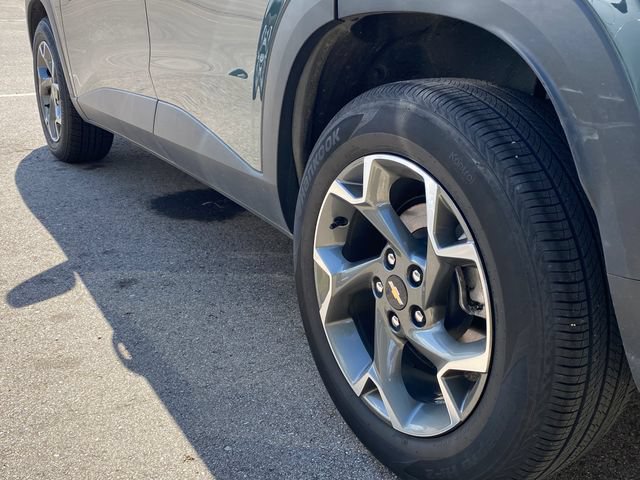 Used 2025 Chevrolet Trax LT FWD image 11