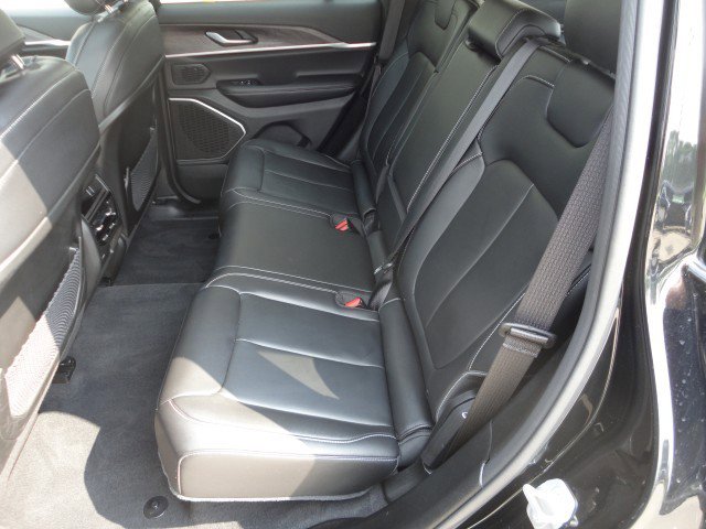 Used 2022 Jeep Grand Cherokee Limited AWD/4WD image 11