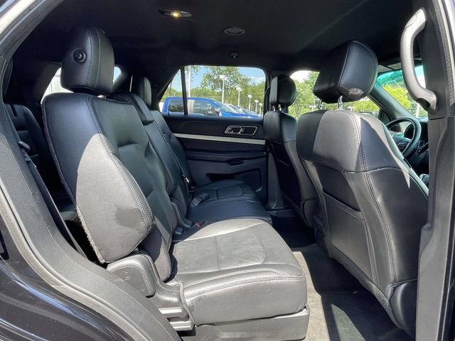 Used 2016 Ford Explorer XLT w/ Equipment Group 202A FWD image 27