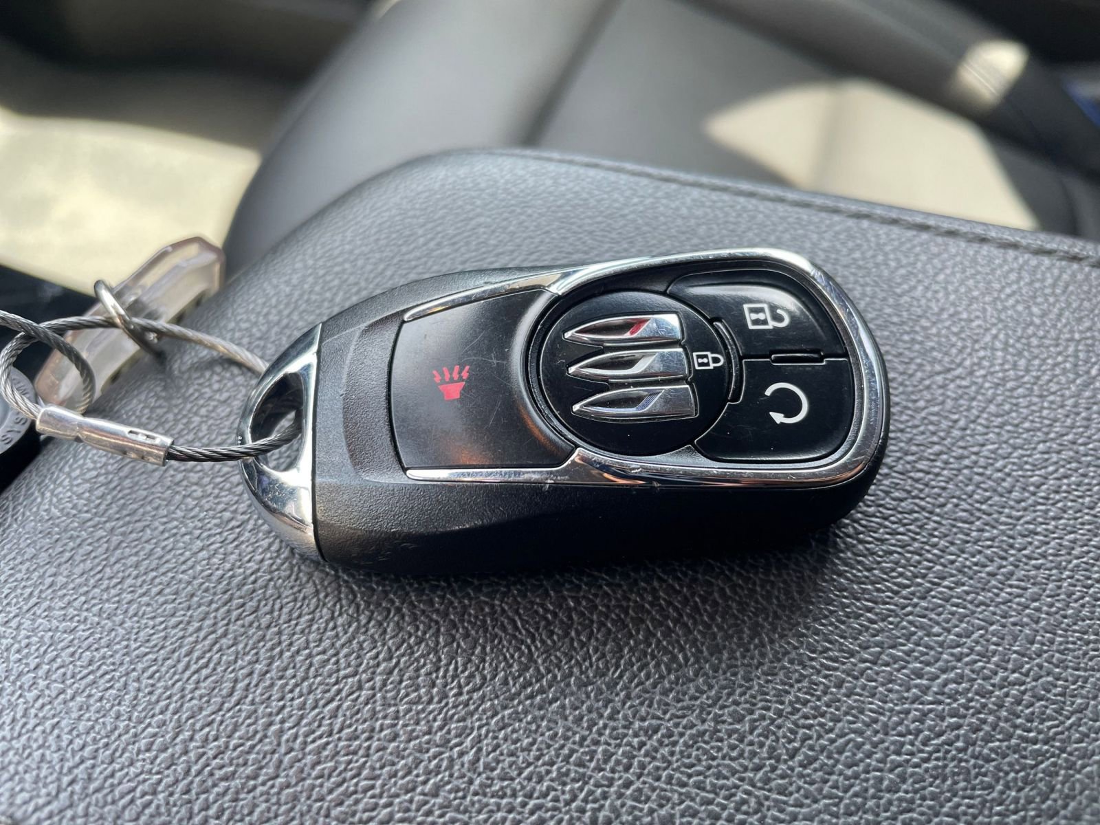 Used 2025 Buick Envista Sport Touring image 21