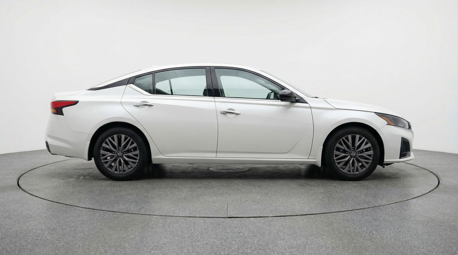 Used 2025 Nissan Altima 2.5 SV image 11