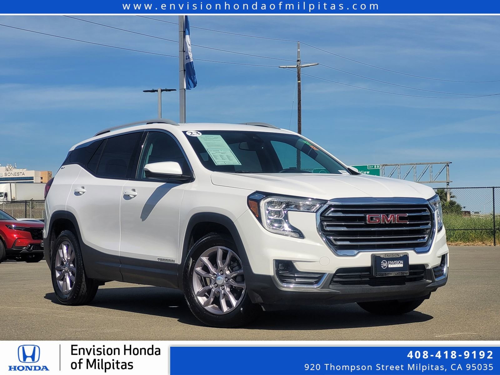 Used 2023 GMC Terrain SLT image 1