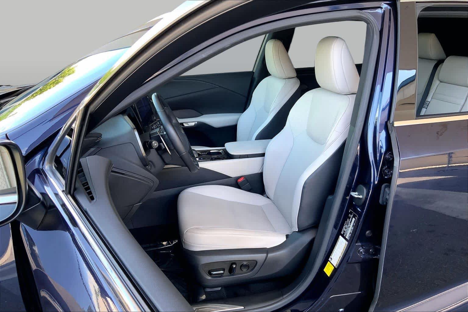 Used 2023 Lexus RX 350 Premium w/ Cold Area Package FWD image 8