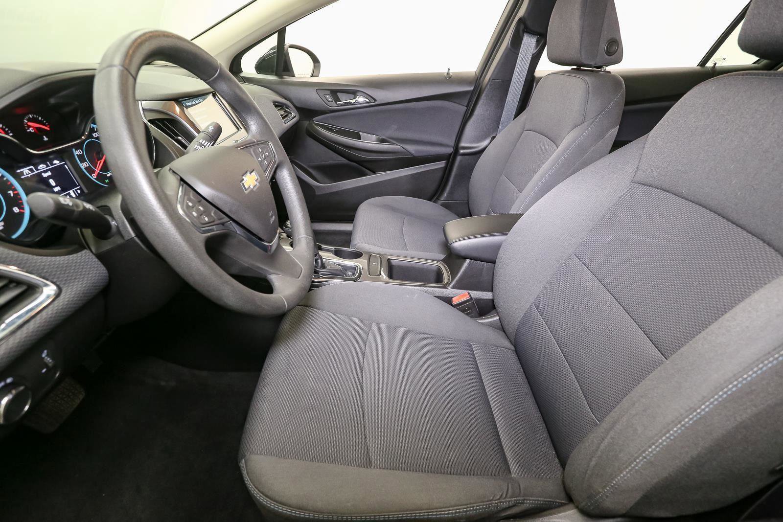 Used 2018 Chevrolet Cruze LT image 38