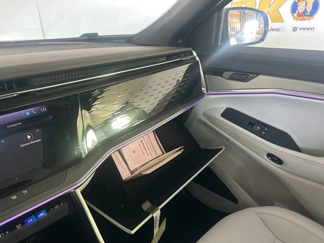 Used 2025 Jeep Wagoneer S Limited AWD/4WD image 16