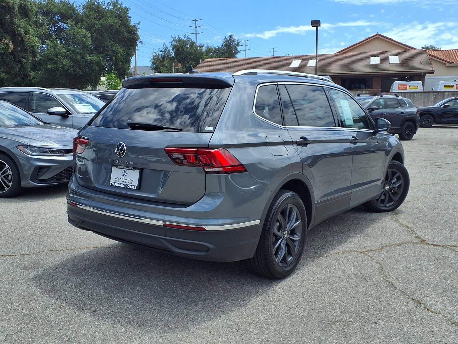 Used 2022 Volkswagen Tiguan SE FWD image 7
