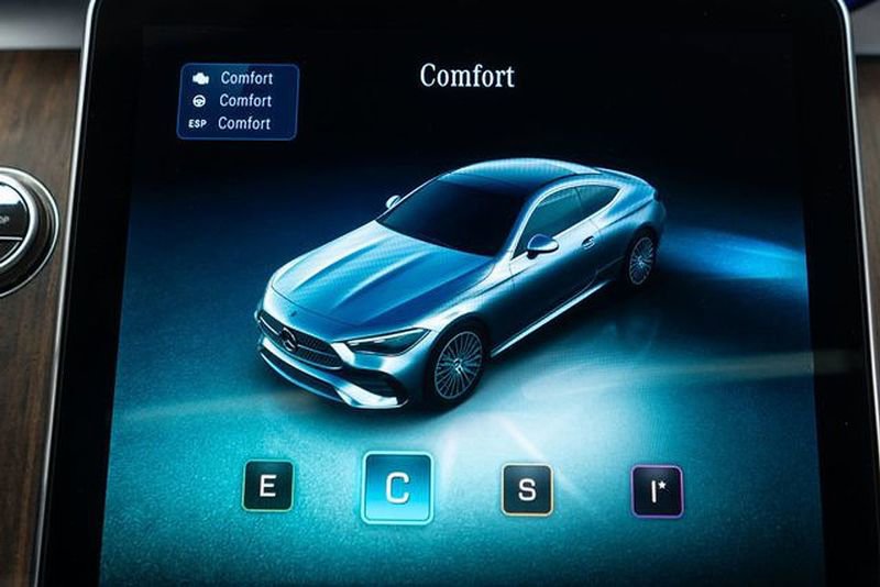 Used 2025 Mercedes-Benz CLE 300 4MATIC Coupe image 23