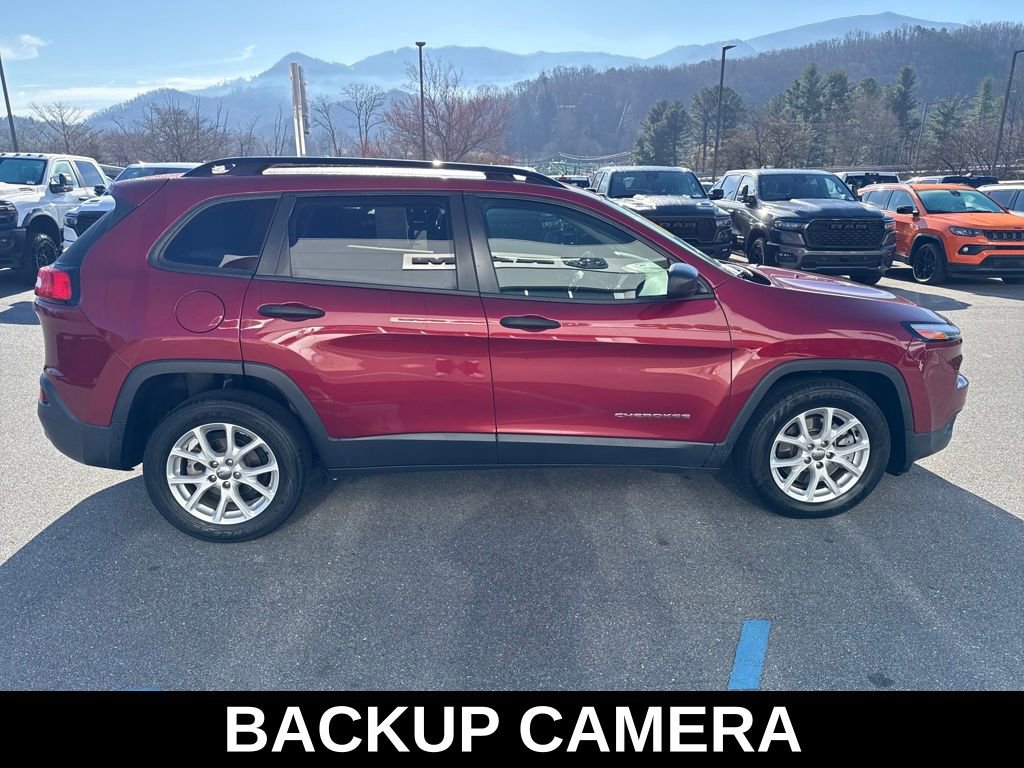 Used 2016 Jeep Cherokee Sport image 3
